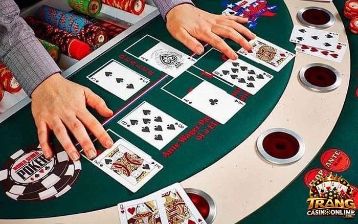 Poker chơi bằng bộ bài Tây tiêu chuẩn
