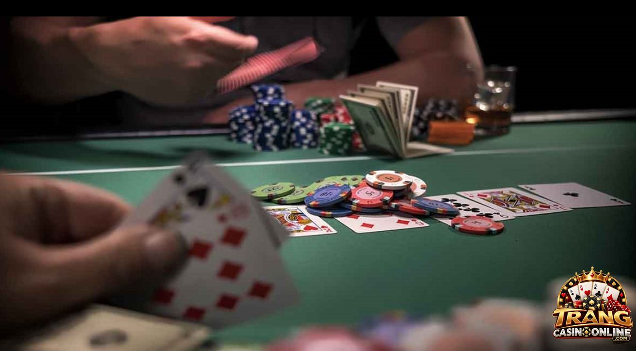 Poker yêu cầu người tham gia kết hợp nhiều yếu tố